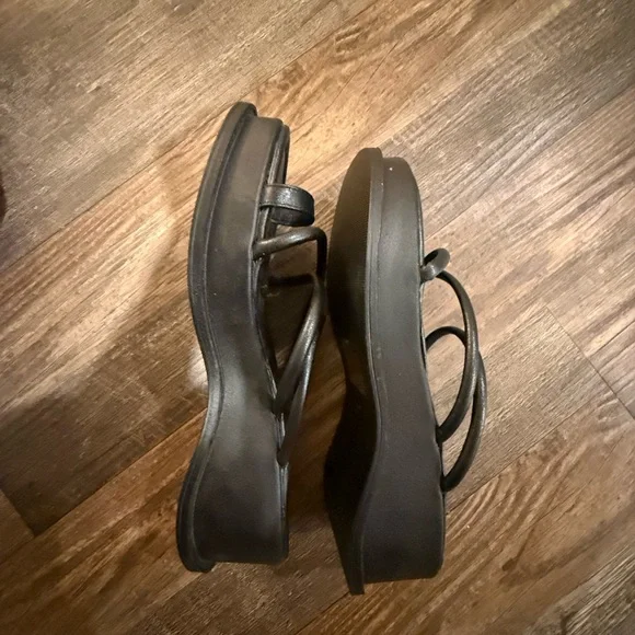 Weeboo Black Strappy Platform Sandals - Picture 3 of 3